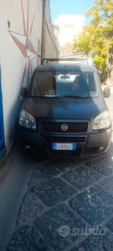Usata Fiat Doblò 85 CV (62 kW) 2009 Grigio Monovolume