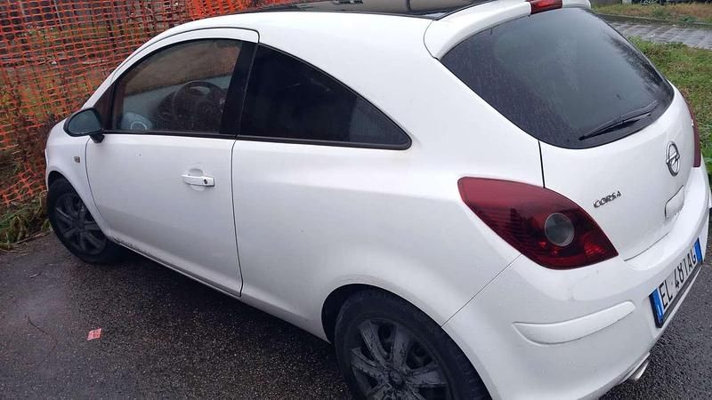 Usata Opel Corsa 95 CV (69 kW) 2012 Bianco Berlina