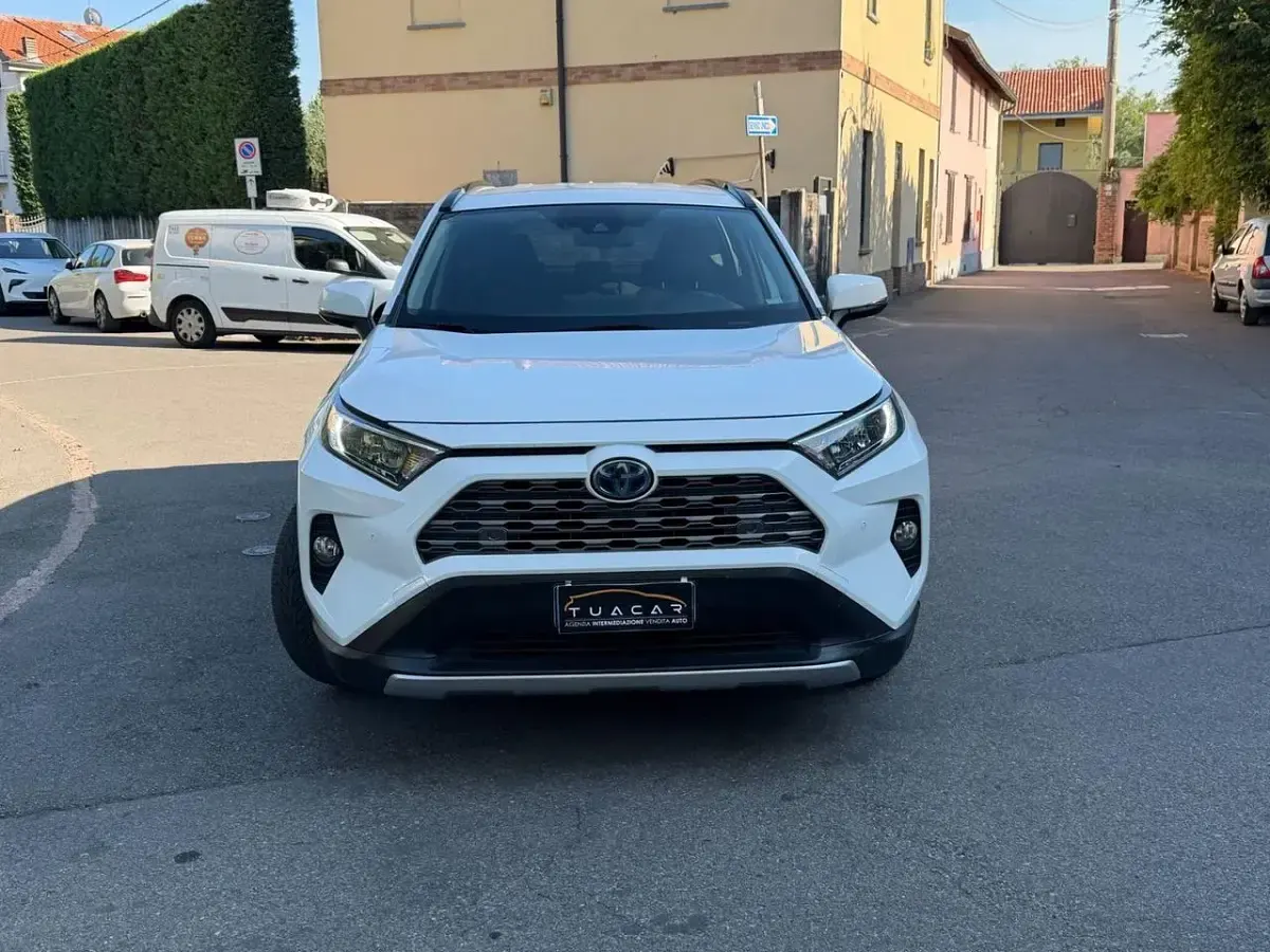 Usata Toyota RAV4 Hybrid Active 218 CV (160 kW) 2019 Bianco SUV