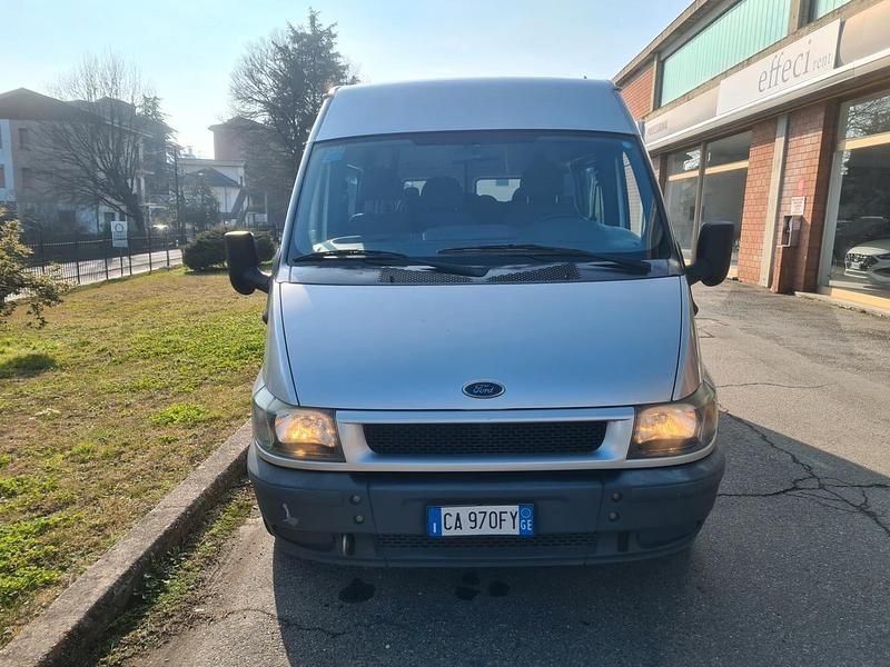 Usado Ford 300 85 CV (62 kW) 2002 Plateado Coupe
