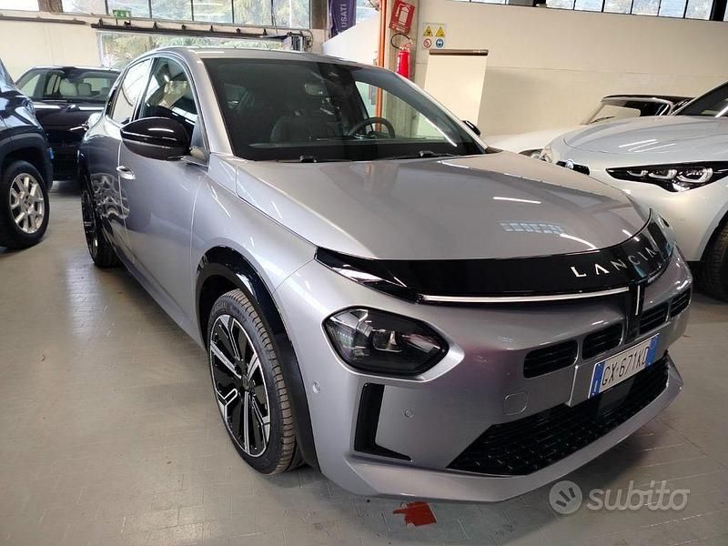 Usata Lancia Ypsilon 101 CV (74 kW) 2025 Grigio Utilitaria