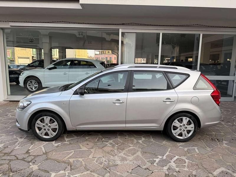 Usata Kia Ceed LX 90 CV (66 kW) 2010 Argento Utilitaria