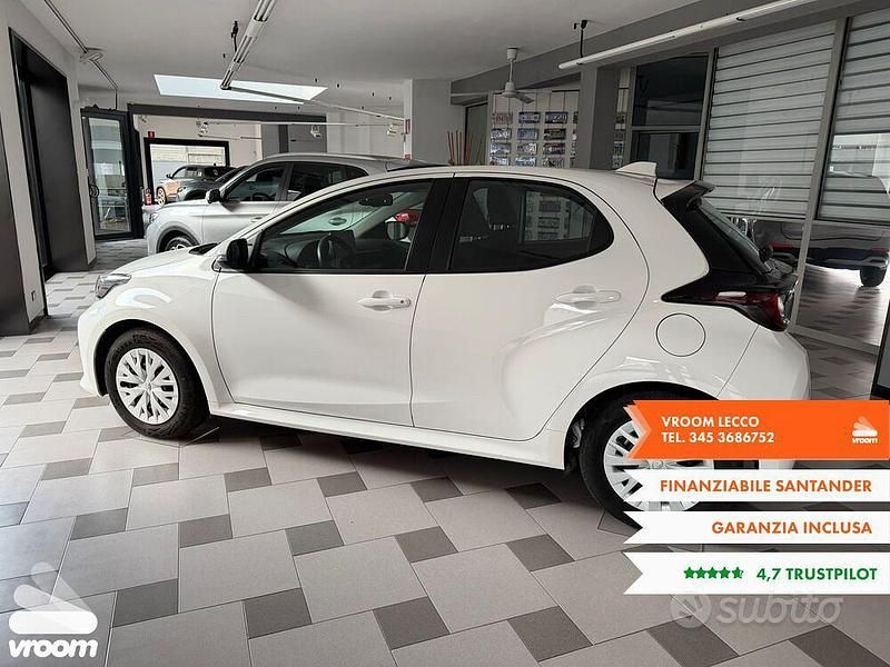 Usata Toyota Yaris Hybrid Active 92 CV (67 kW) 2025 Bianco Utilitaria