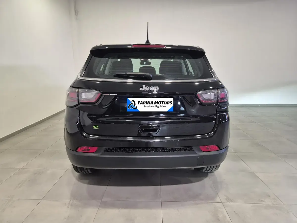 Usado Jeep Compass Altitude 131 CV (96 kW) 2024 Negro SUV