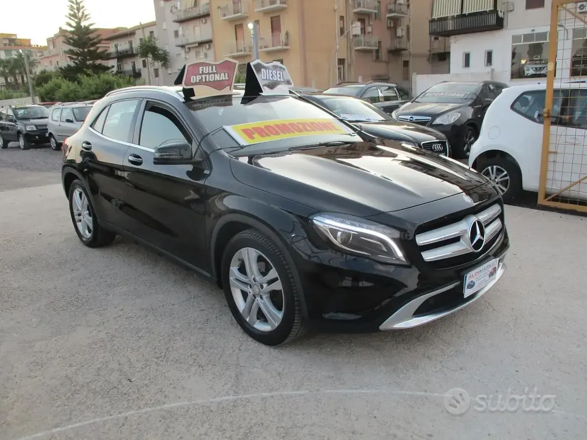 Usata Mercedes GLA200 136 CV (100 kW) 2017 Nero SUV