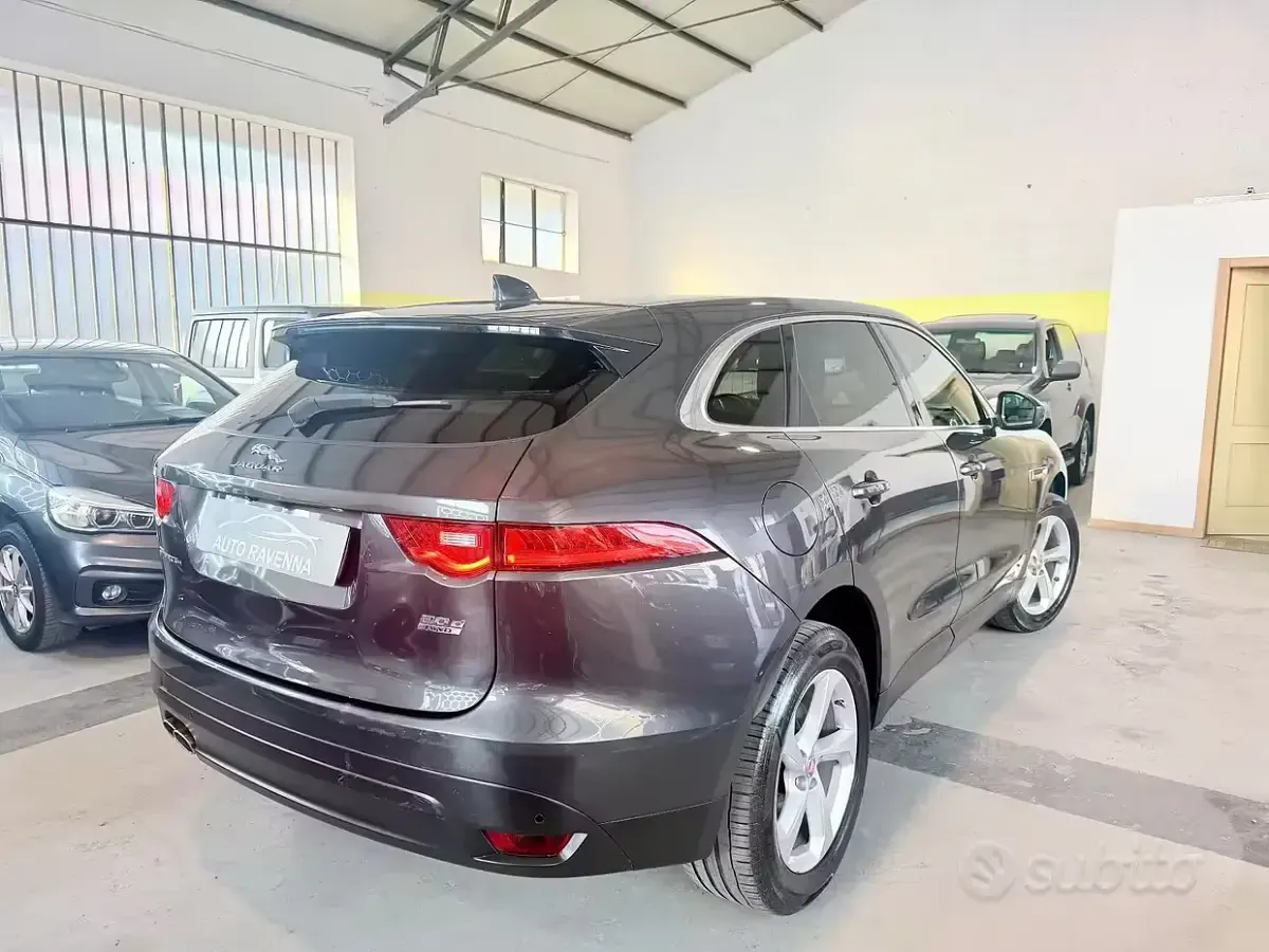 Usata Jaguar F-Pace Pure 180 CV (132 kW) 2019 Grigio SUV