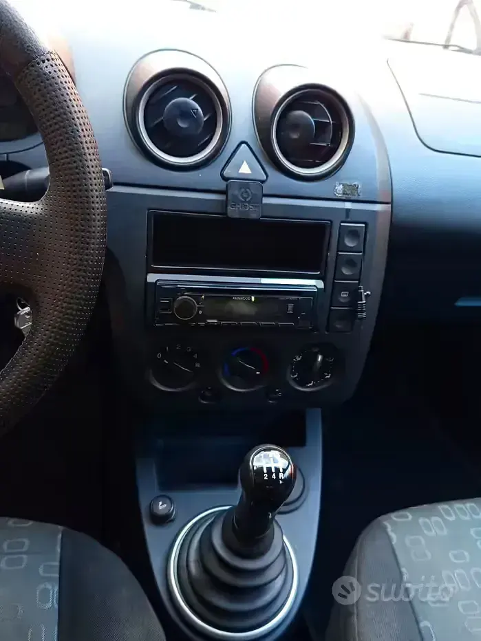 Usata Ford Fiesta 80 CV (58 kW) 2005 Blu Utilitaria