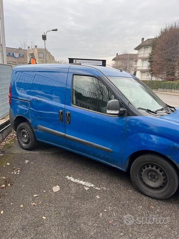Usata Fiat Doblò 100 CV (73 kW) 2012 Blu Monovolume