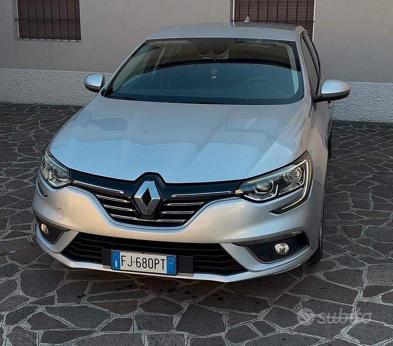Usata Renault Mégane IV Intens 110 CV (80 kW) 2017 Grigio Berlina
