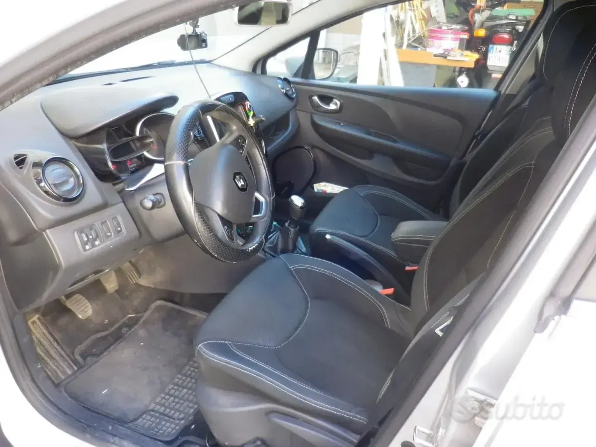 Usata Renault Clio Zen 90 CV (66 kW) 2017 Grigio Station wagon