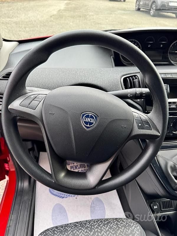 Usata Lancia Ypsilon Silver 69 CV (50 kW) 2020 Rosso Utilitaria