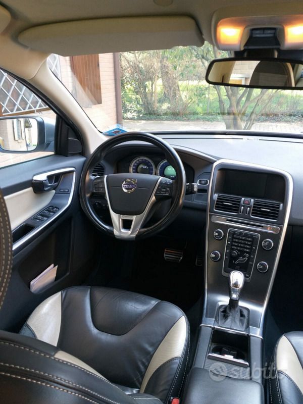 Usata Volvo XC60 R-Design 136 CV (100 kW) 2013 Bianco SUV