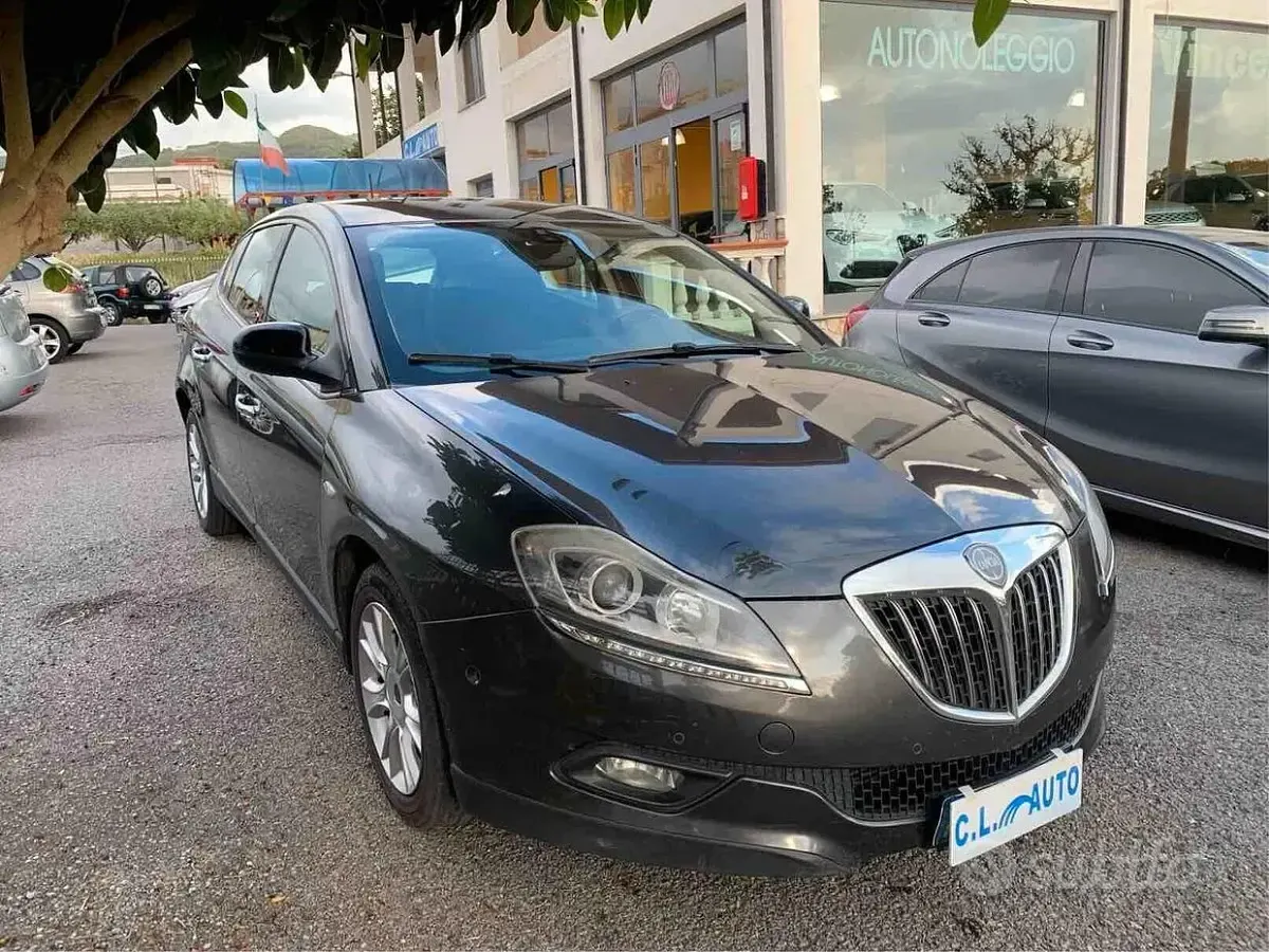 Usata Lancia Delta 165 CV (121 kW) 2010 Grigio Utilitaria
