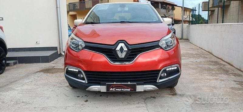 Usata Renault Captur 90 CV (66 kW) 2015 Rosso SUV