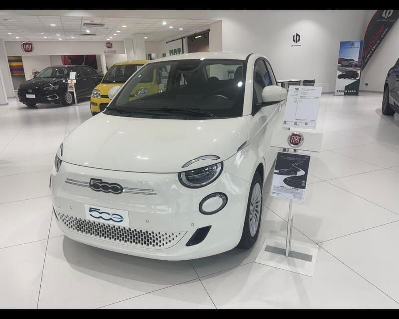 Usata Fiat 500e 86 kW (118 CV) 2024 Bianco Utilitaria