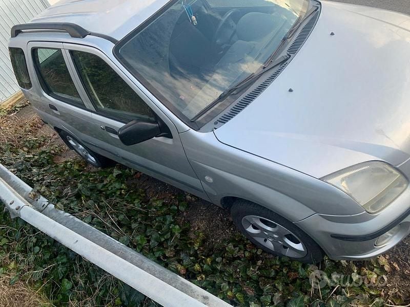 Usata Subaru Justy 2004 Grigio Utilitaria