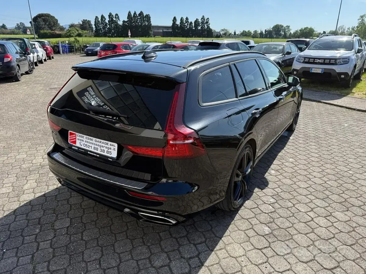 Usata Volvo V60 R-Design 150 CV (110 kW) 2018 Nero Station wagon