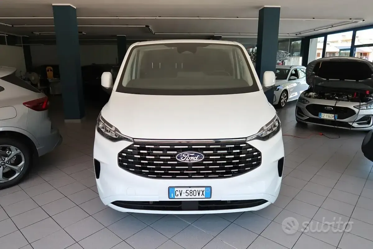 Usata Ford Tourneo Custom Titanium 136 CV (100 kW) 2024 Bianco Furgone
