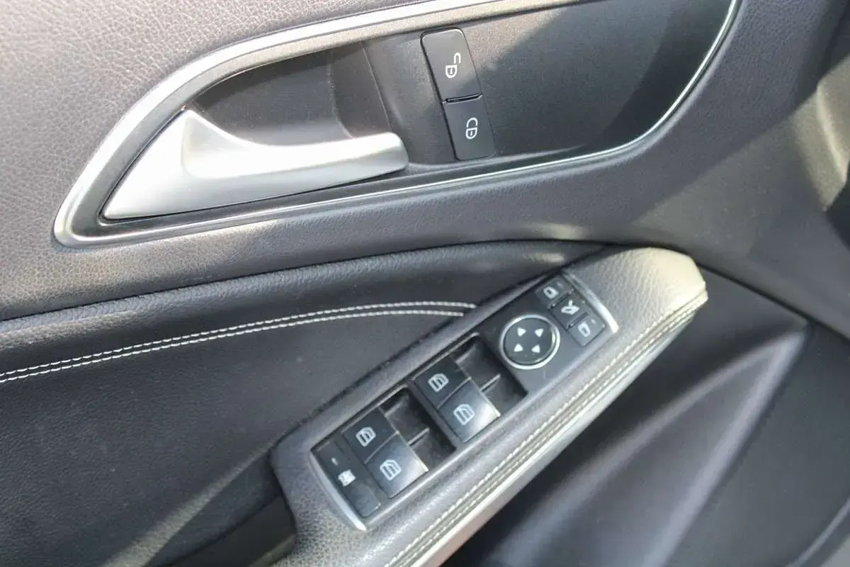 Usata Mercedes A180 109 CV (80 kW) 2014 Bianco Utilitaria