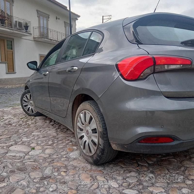 Usata Fiat Tipo 120 CV (88 kW) 2017 Grigio Berlina