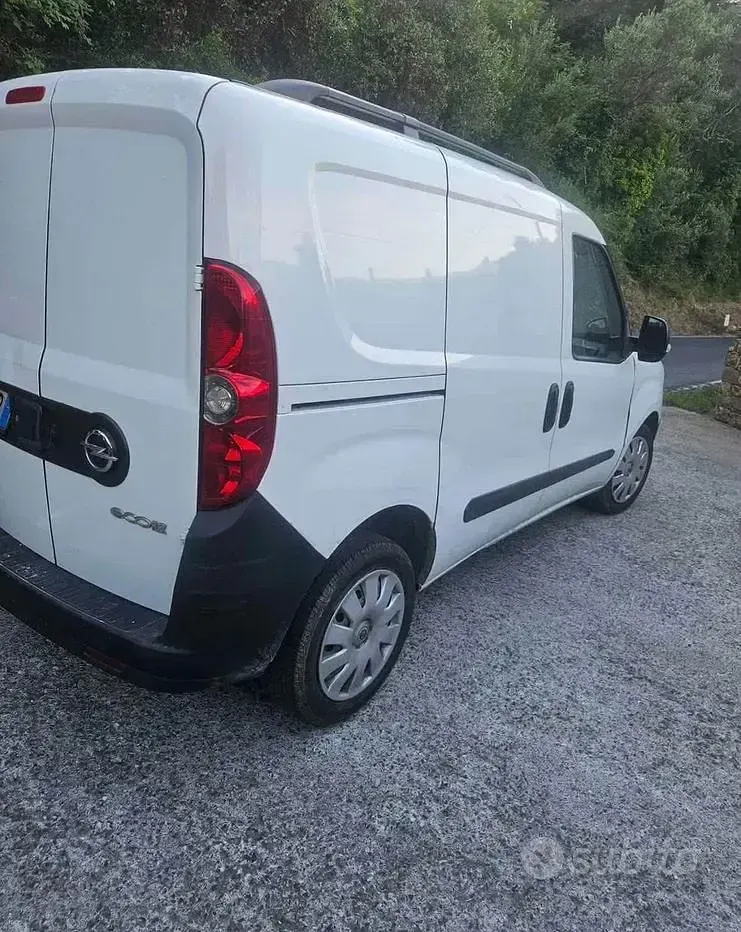 Usata Opel Combo 120 CV (88 kW) 2013 Bianco Monovolume