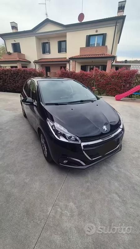 Usata Peugeot 208 2016 Nero Utilitaria