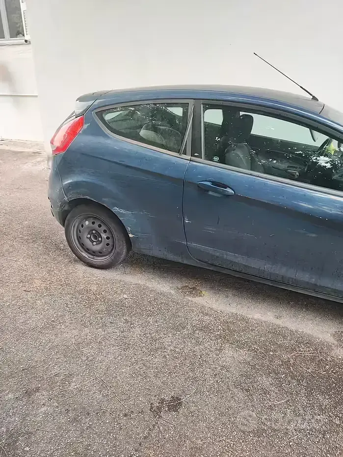 Begagnad Ford Fiesta 97 HK (71 kW) 2009 Blå Sedan
