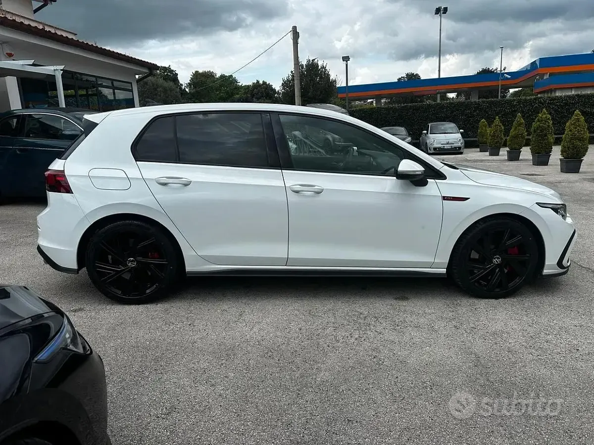 Begagnad VW Golf VIII GTI 245 HK (180 kW) 2021 Vit Sedan