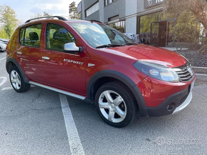 Brugt Dacia Sandero Stepway 90 HK (66 kW) 2010 Rød Sedan