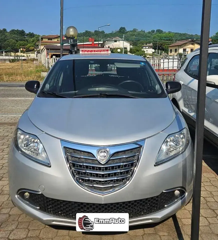 Usata Lancia Ypsilon Silver 69 CV (50 kW) 2013 Argento Utilitaria