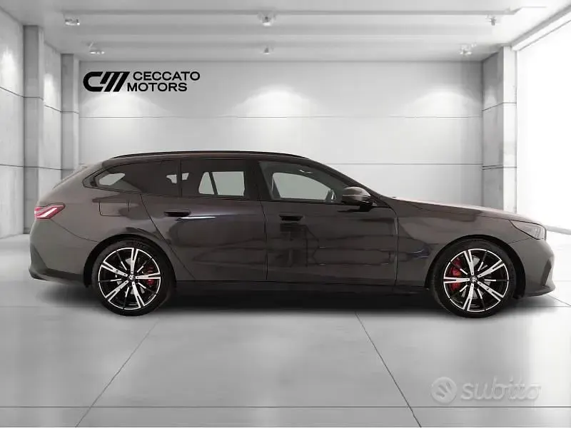 Usata BMW 540 M Sport 303 CV (222 kW) 2025 Grigio Station wagon