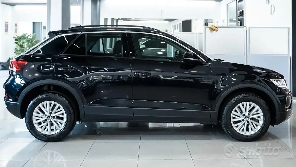 Usata VW T-Roc Sport 150 CV (110 kW) 2023 Nero SUV