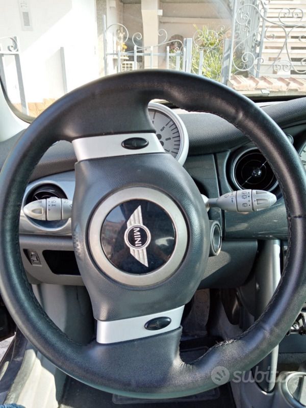 Usata Mini Cooper 75 CV (55 kW) 2004 Nero Utilitaria