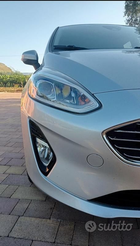 Usata Ford Fiesta Titanium 86 CV (63 kW) 2017 Grigio Berlina