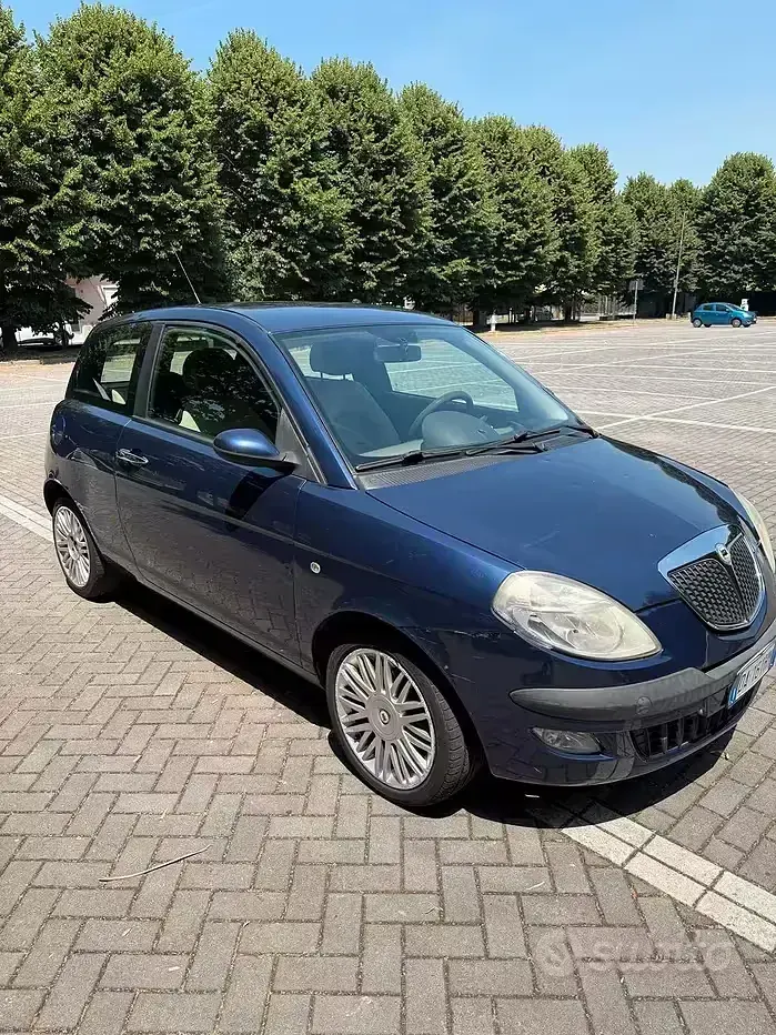 Usata Lancia Ypsilon 60 CV (44 kW) 2006 Bluazzurro Utilitaria
