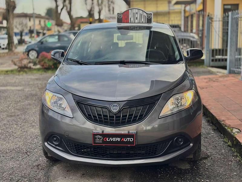 Usata Lancia Ypsilon Silver 69 CV (50 kW) 2024 Grigio Utilitaria