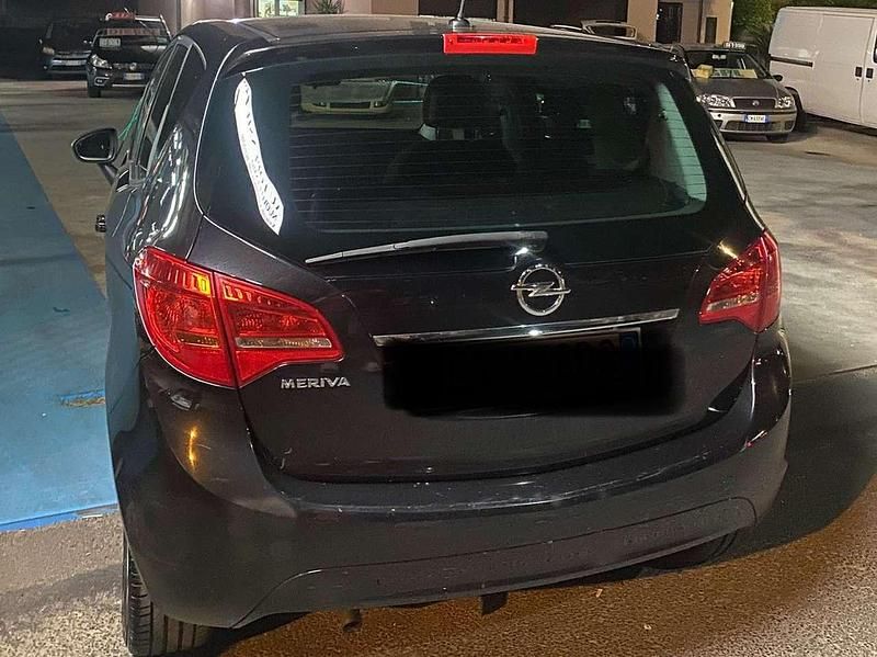 Usata Opel Meriva Cosmo 101 CV (74 kW) 2013 Nero Monovolume