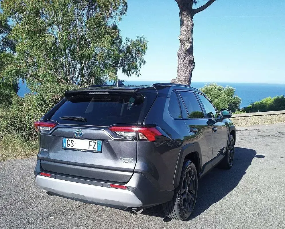 Usata Toyota RAV4 Hybrid 178 CV (130 kW) 2024 SUV