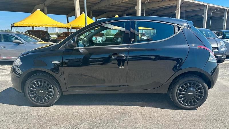 Usata Lancia Ypsilon Silver 69 CV (50 kW) 2014 Nero Utilitaria