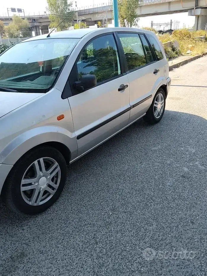 Usata Ford Fusion 68 CV (50 kW) 2003 Grigio Utilitaria