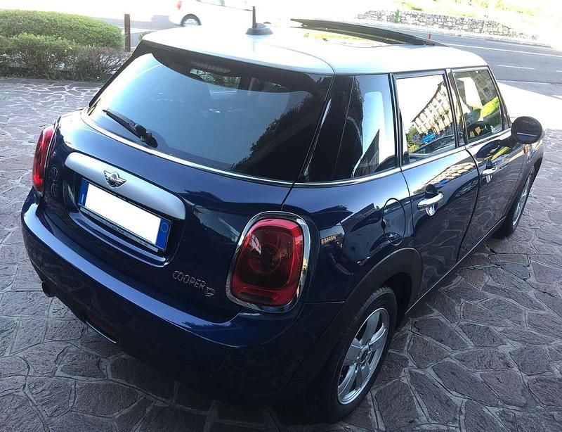 Usata Mini Cooper D Business 116 CV (85 kW) 2015 Blu tetto bianco Utilitaria