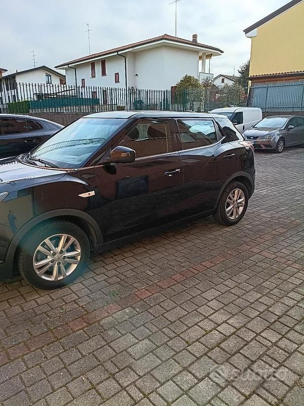 Usata Ssangyong (KGM) Tivoli 115 CV (84 kW) 2017 Nero SUV