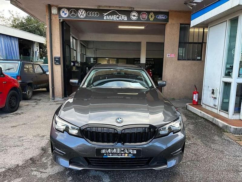 Usata BMW 330e Advantage 184 CV (135 kW) 2021 Mineral grey Station wagon