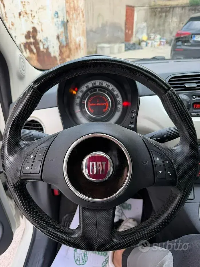 Begagnad Fiat 500 Lounge 75 HK (55 kW) 2010 Vit Halvkombi