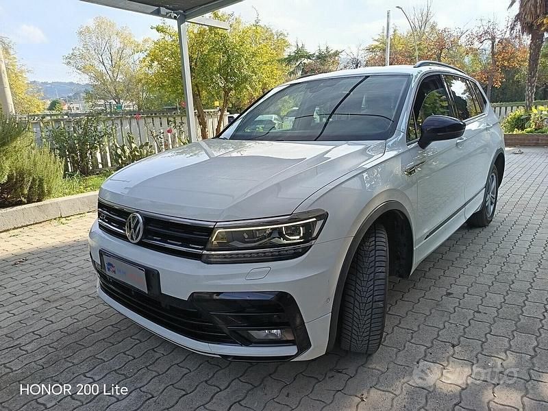 Usata VW Tiguan Allspace R-line 150 CV (110 kW) 2020 Bianco SUV
