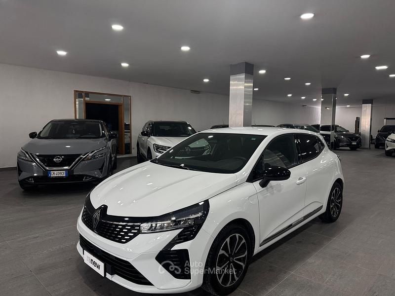 Usata Renault Clio V Techno 91 CV (66 kW) 2025 Bianco Berlina