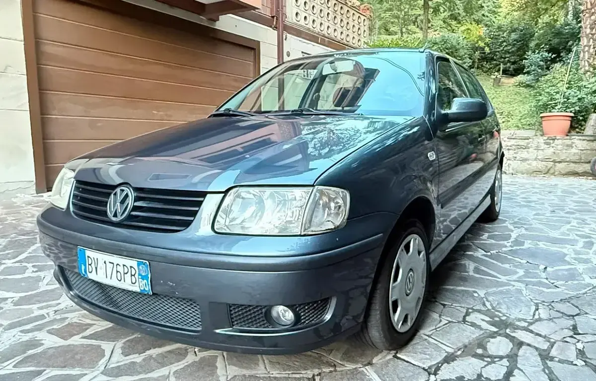 Usata VW Polo Comfortline 60 CV (44 kW) 2001 Grigio Berlina