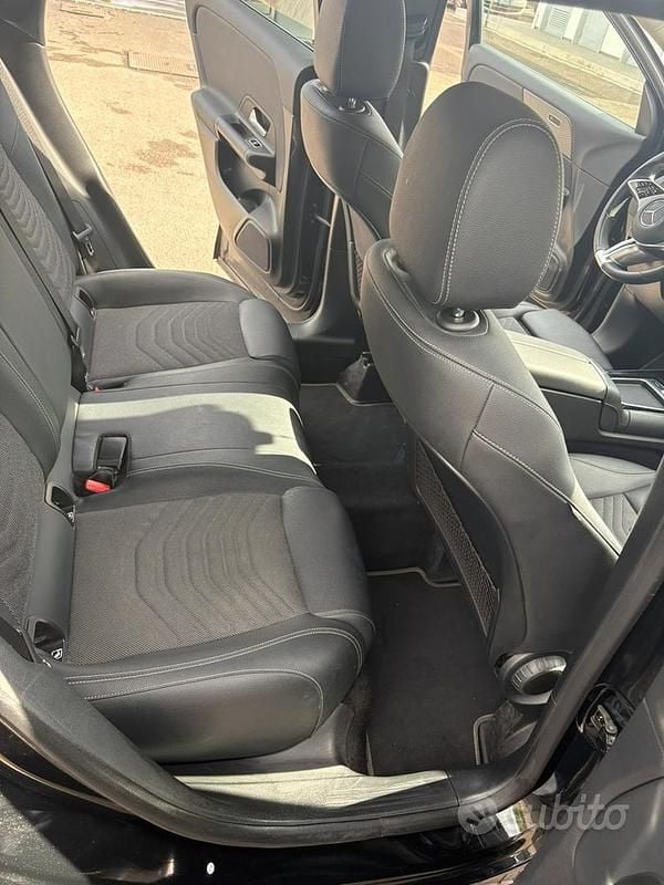 Usata Mercedes GLA200 150 CV (110 kW) 2023 Nero SUV
