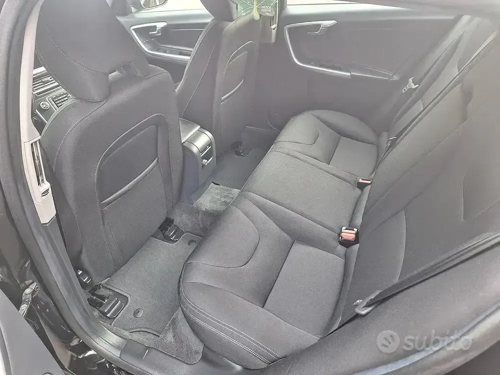 Usata Volvo V60 Kinetic 120 CV (88 kW) 2017 Nero Station wagon