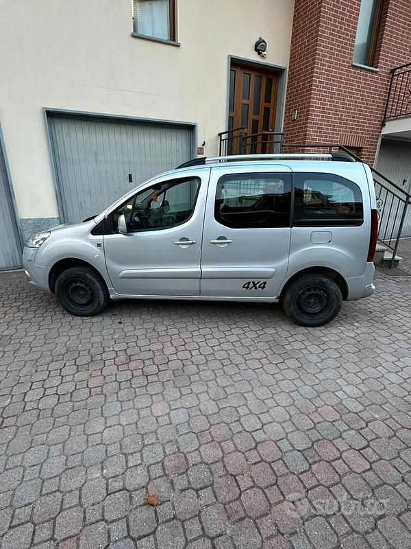 Usata Peugeot Partner 92 CV (67 kW) 2015 Grigio Monovolume